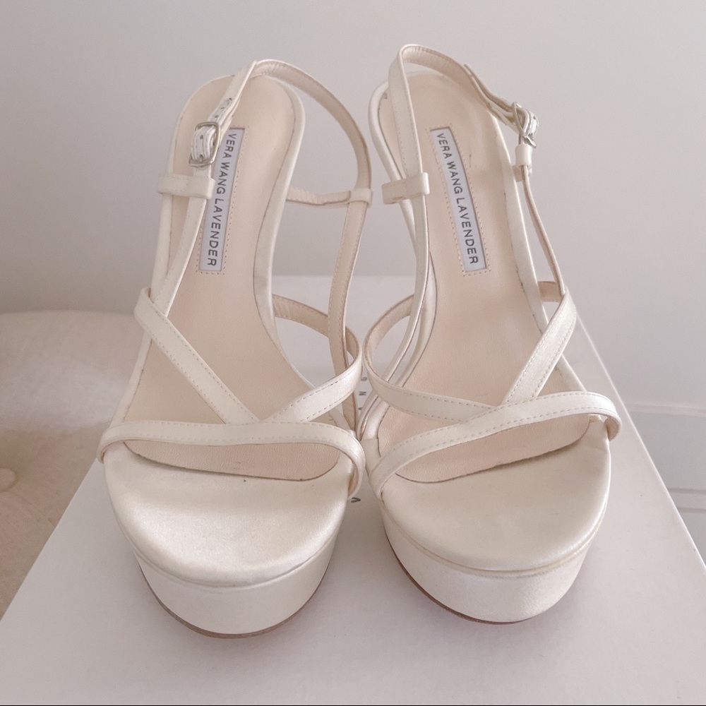 New Vera Wang Lavendar Carlet White Satin Slingback pumps